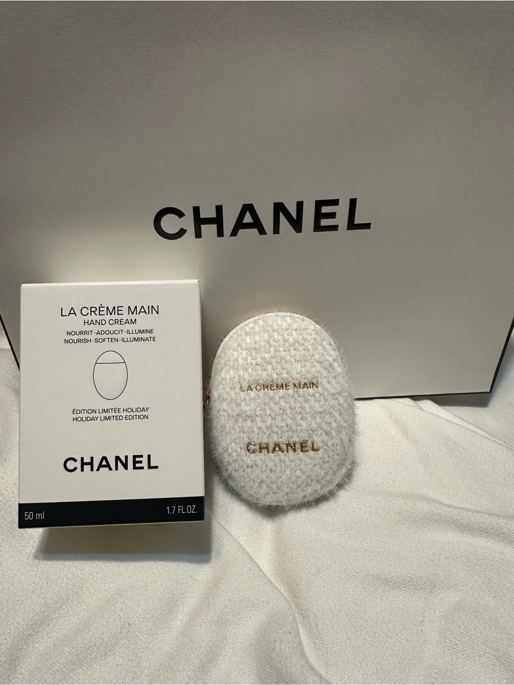 CHANEL White La Crème Main Hand Cream Puff - White